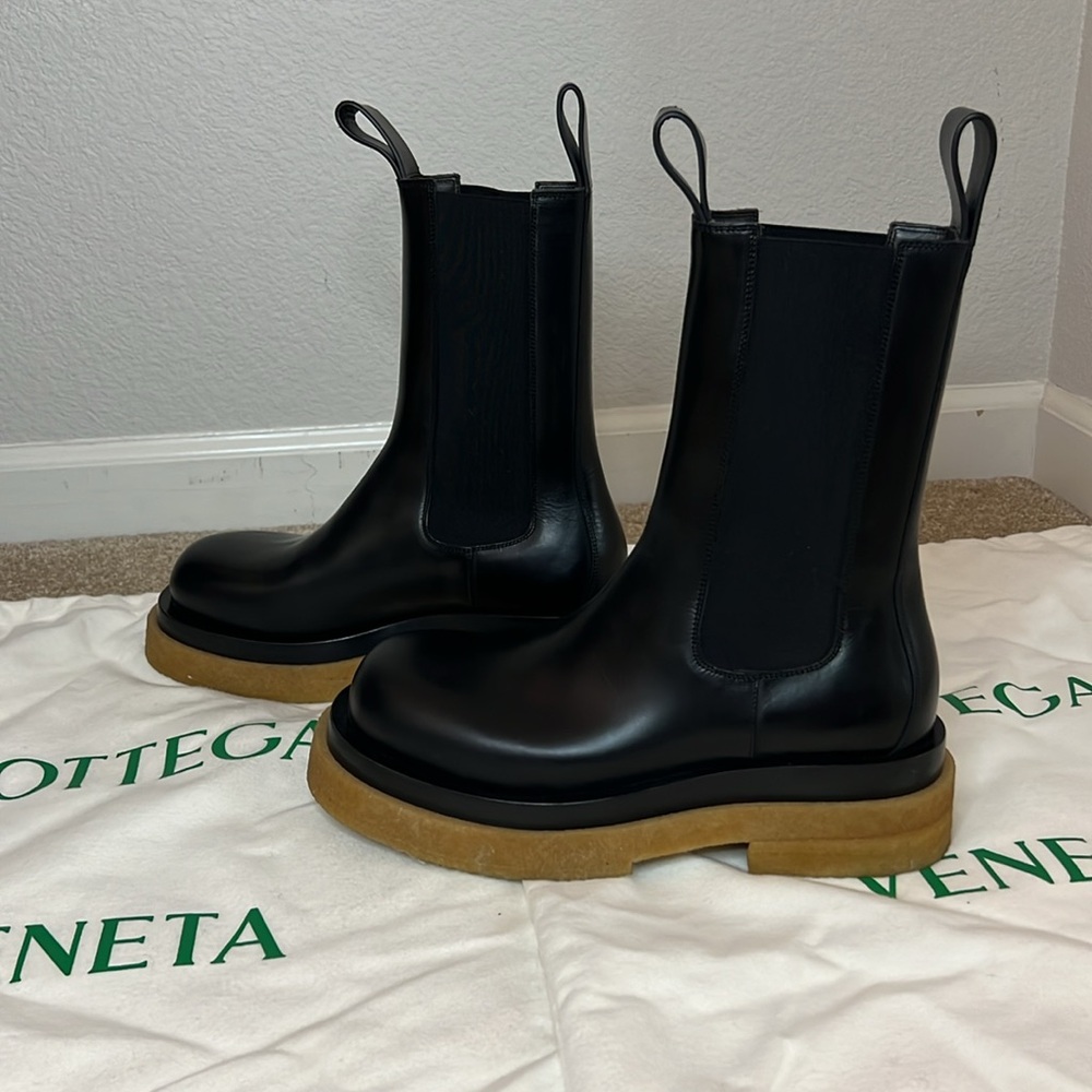 Bottega Veneta Wardrobe 02 Lug Crepe Sole Leather Boots - Picture 6 of 12